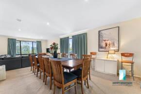 Cobbon Retreat - 5BR House l Pet Friendly l Large Fenced Backyard l WiFi l Great Location Jindabyne